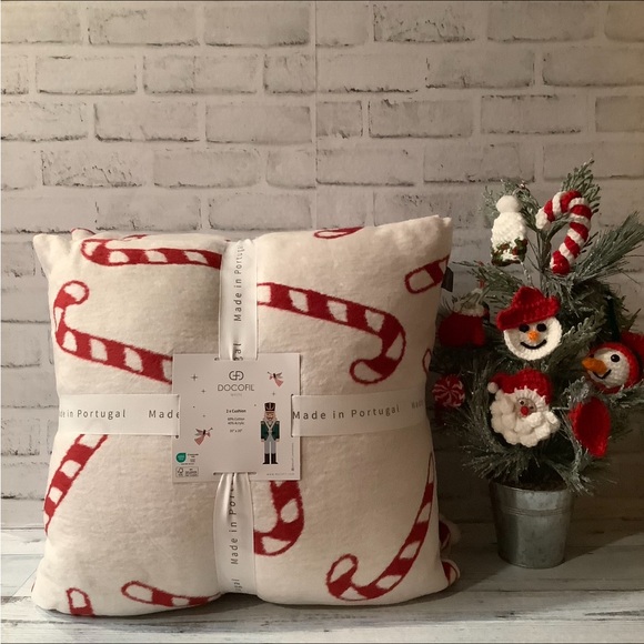 Docofil 20×20 2pk White Candy Cane Pillows - Picture 2 of 7